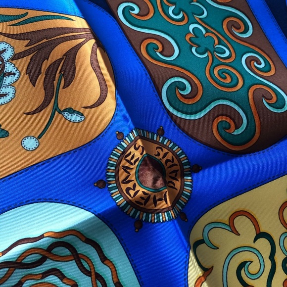 BRAND NEW HERMES PRINTED SILK SCARF - Picture 3 of 8